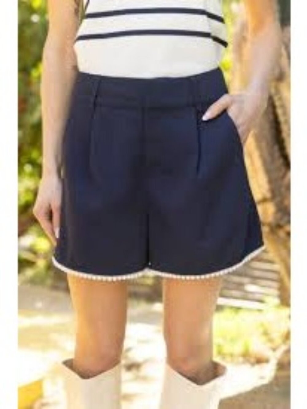 Voy Blue Pearl Trim Pleated with Belt Loops Shorts Size Small NWT